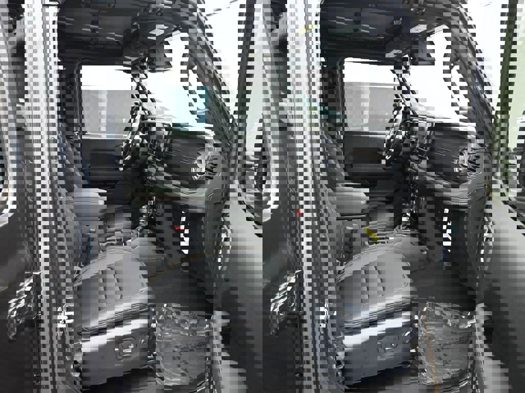 New 2025 Jeep Wrangler Unlimited Sahara w/ Technology Group image 28