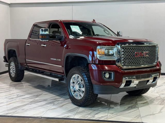 Used 2016 GMC Sierra 2500 Denali w/ Duramax Plus Package AWD/4WD image 4