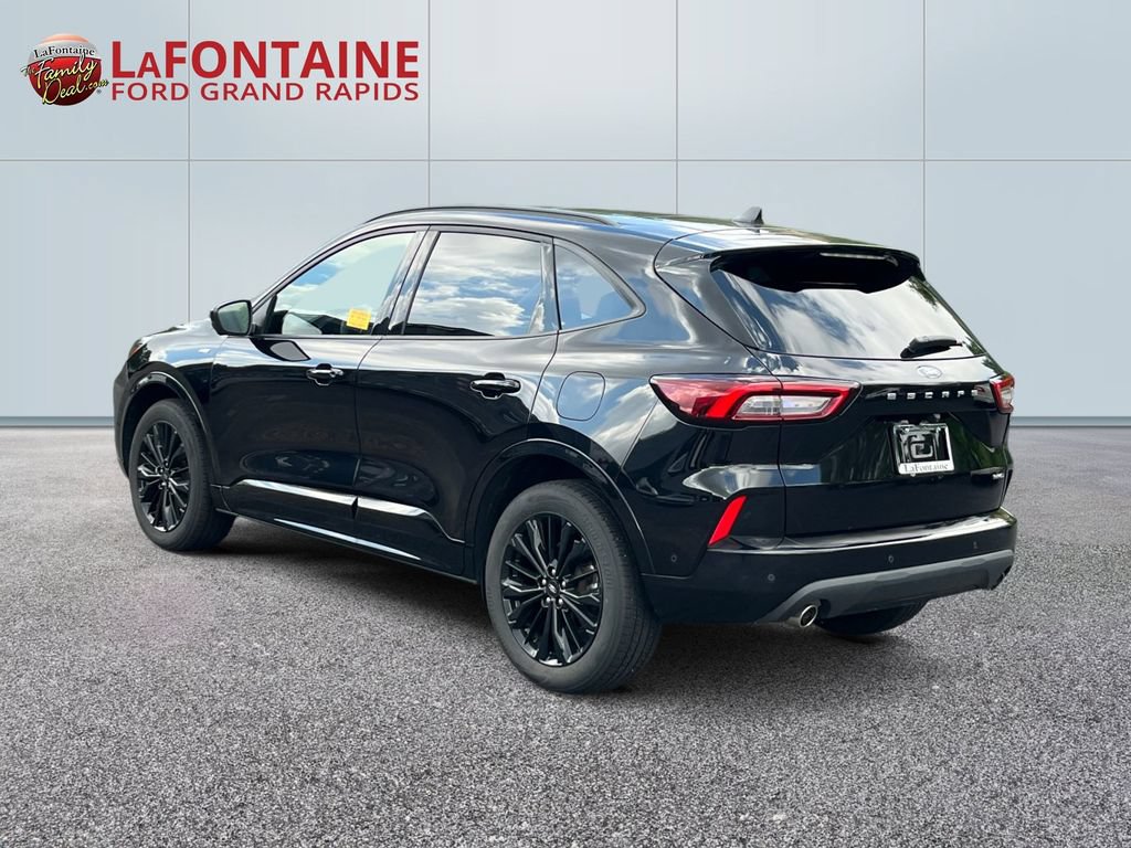 Certified 2023 Ford Escape ST-Line Elite w/ Premium Technology Package AWD/4WD image 5