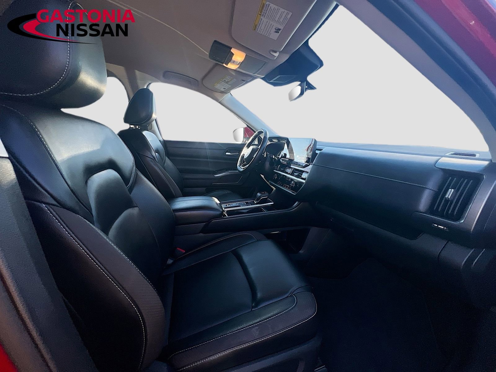 Used 2024 Nissan Pathfinder SL FWD image 39