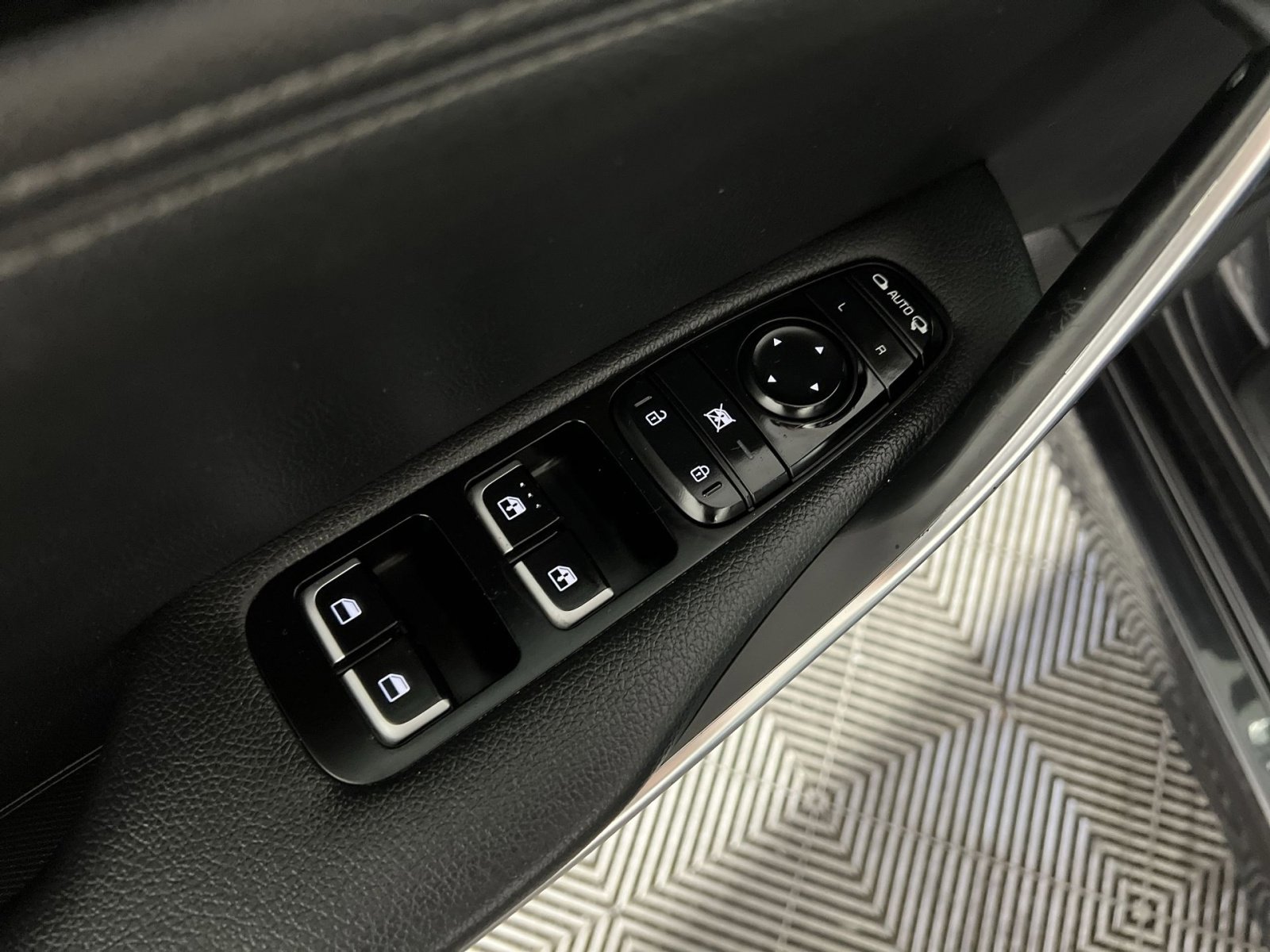 Used 2019 Kia Stinger image 15