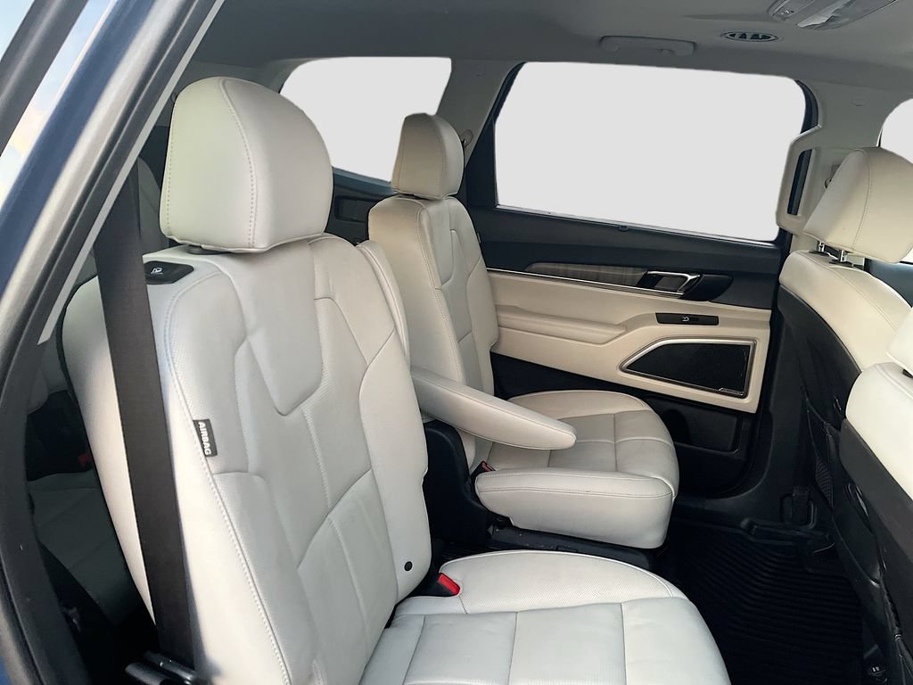 Used 2023 Kia Telluride EX w/ EX Captain's Chair Package FWD image 30