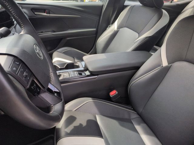 Used 2025 Toyota Camry SE w/ Convenience Package FWD image 14