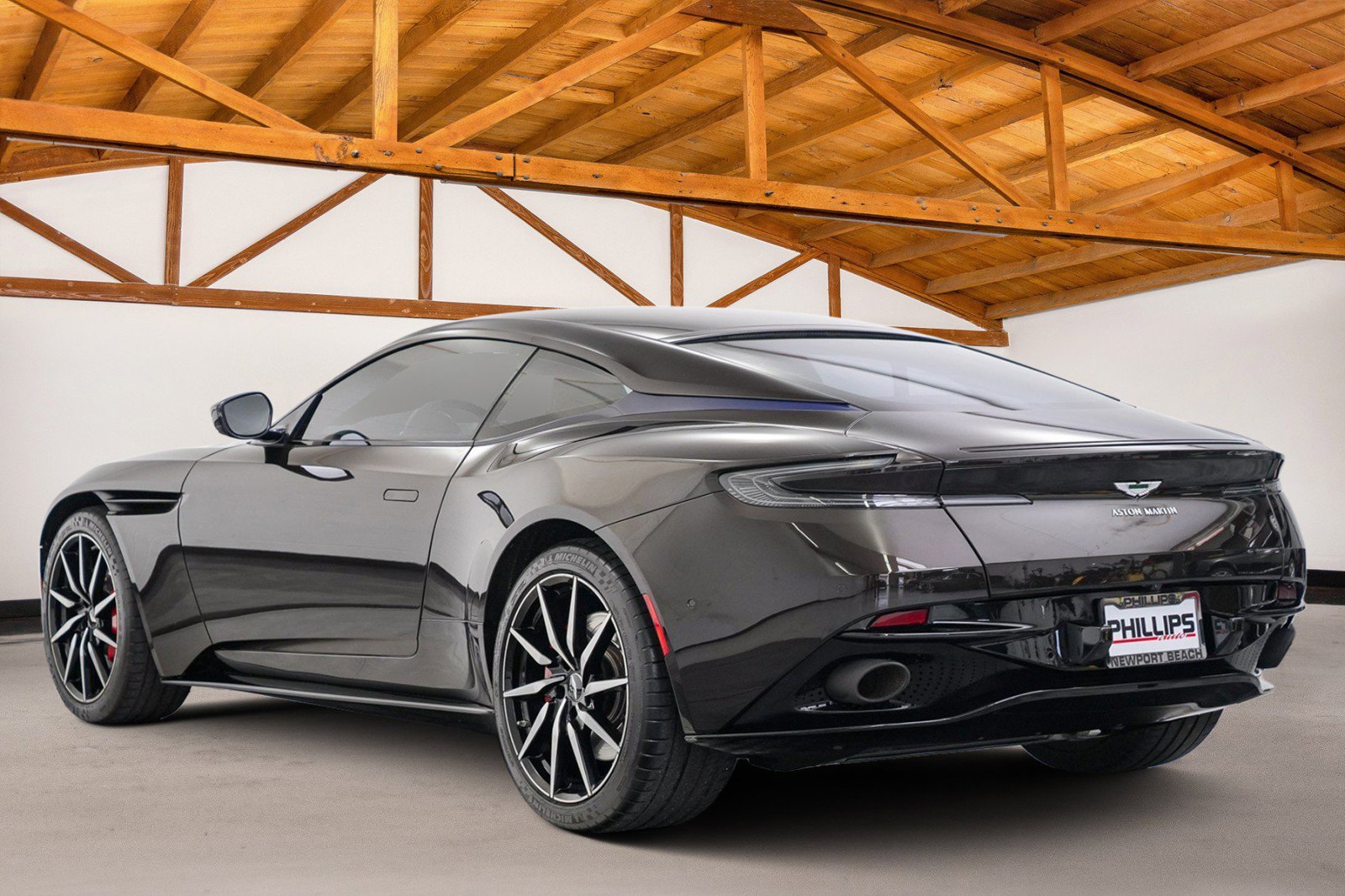 Used 2018 Aston Martin DB11 V12 image 3