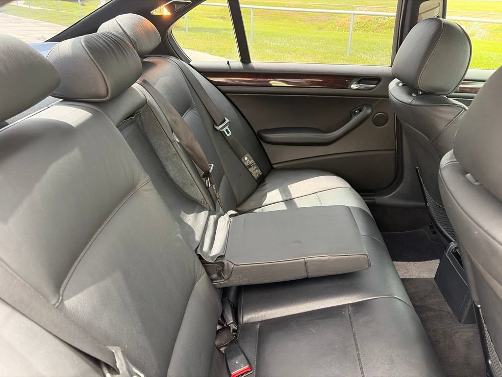 Used 2004 BMW 325i Sedan RWD image 32