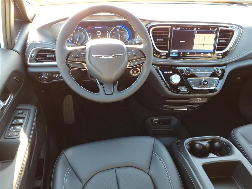 New 2026 Chrysler Pacifica Select w/ S Appearance Package FWD image 14