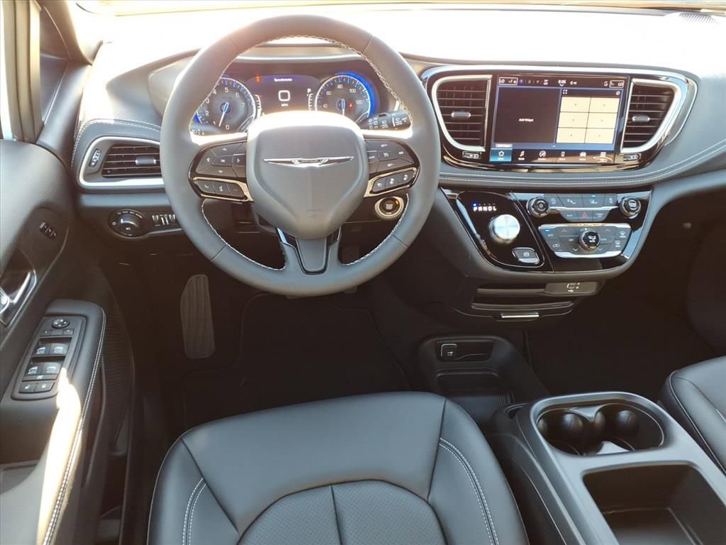 New 2026 Chrysler Pacifica Select image 14