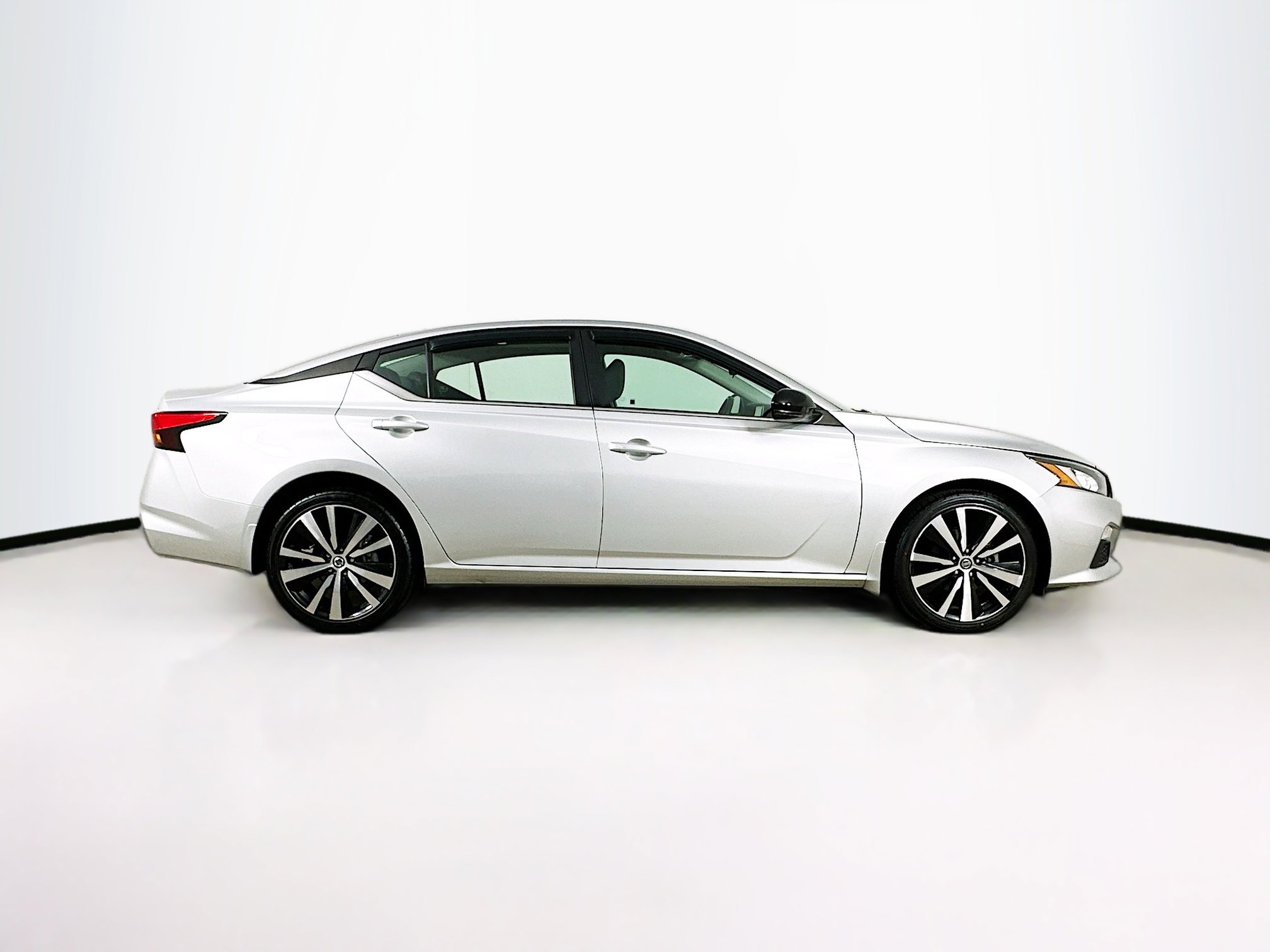Used 2020 Nissan Altima 2.5 SR w/ Premium Package image 10