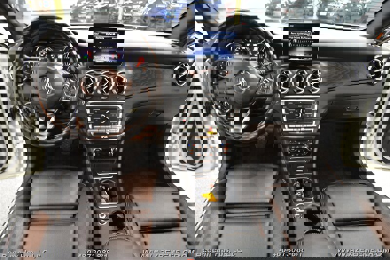 Used 2018 Mercedes-Benz GLA 250 4MATIC w/ Premium Package image 17