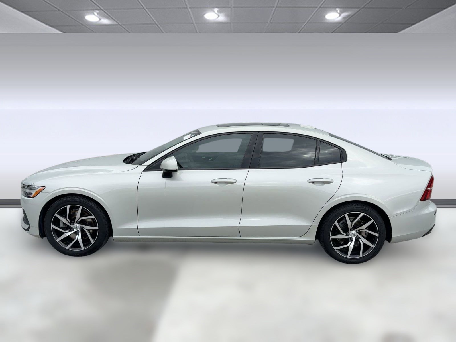 Used 2019 Volvo S60 T5 Momentum image 2