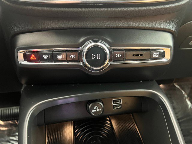 Used 2019 Volvo XC40 T5 Inscription image 23