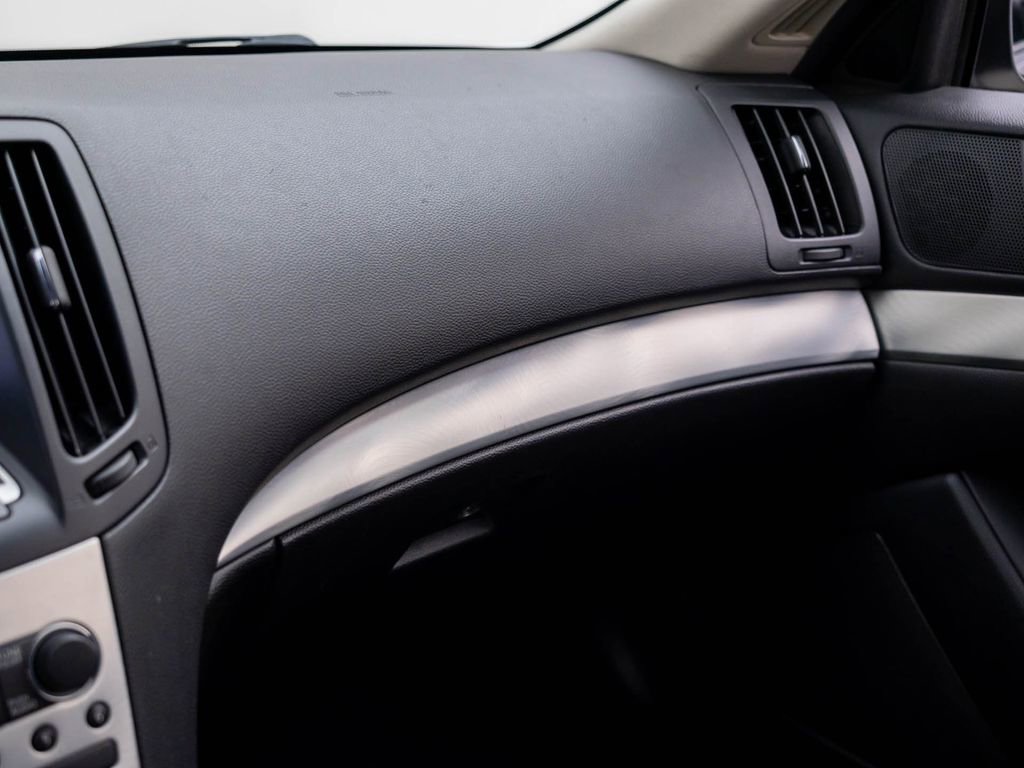 Used 2015 INFINITI Q60 AWD Coupe w/ Premium Package image 30