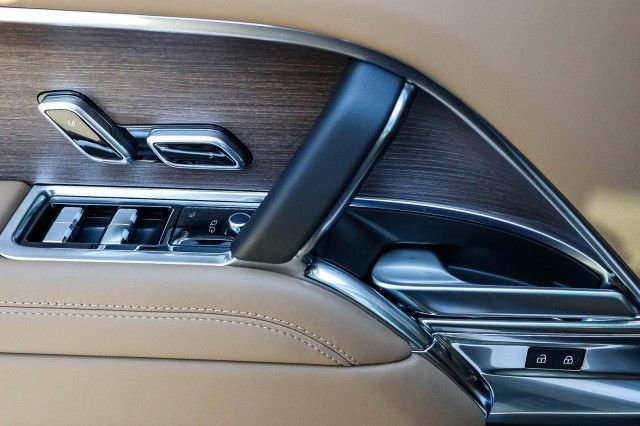 New 2025 Land Rover Range Rover Long Wheelbase SE image 36