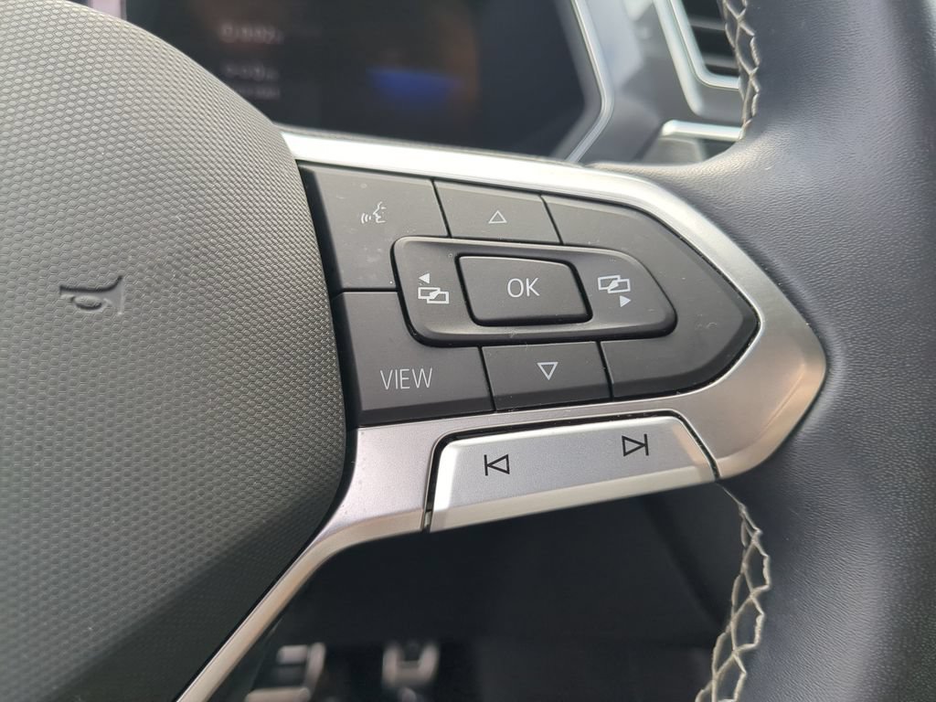 Certified 2023 Volkswagen Tiguan SE R-Line FWD image 28