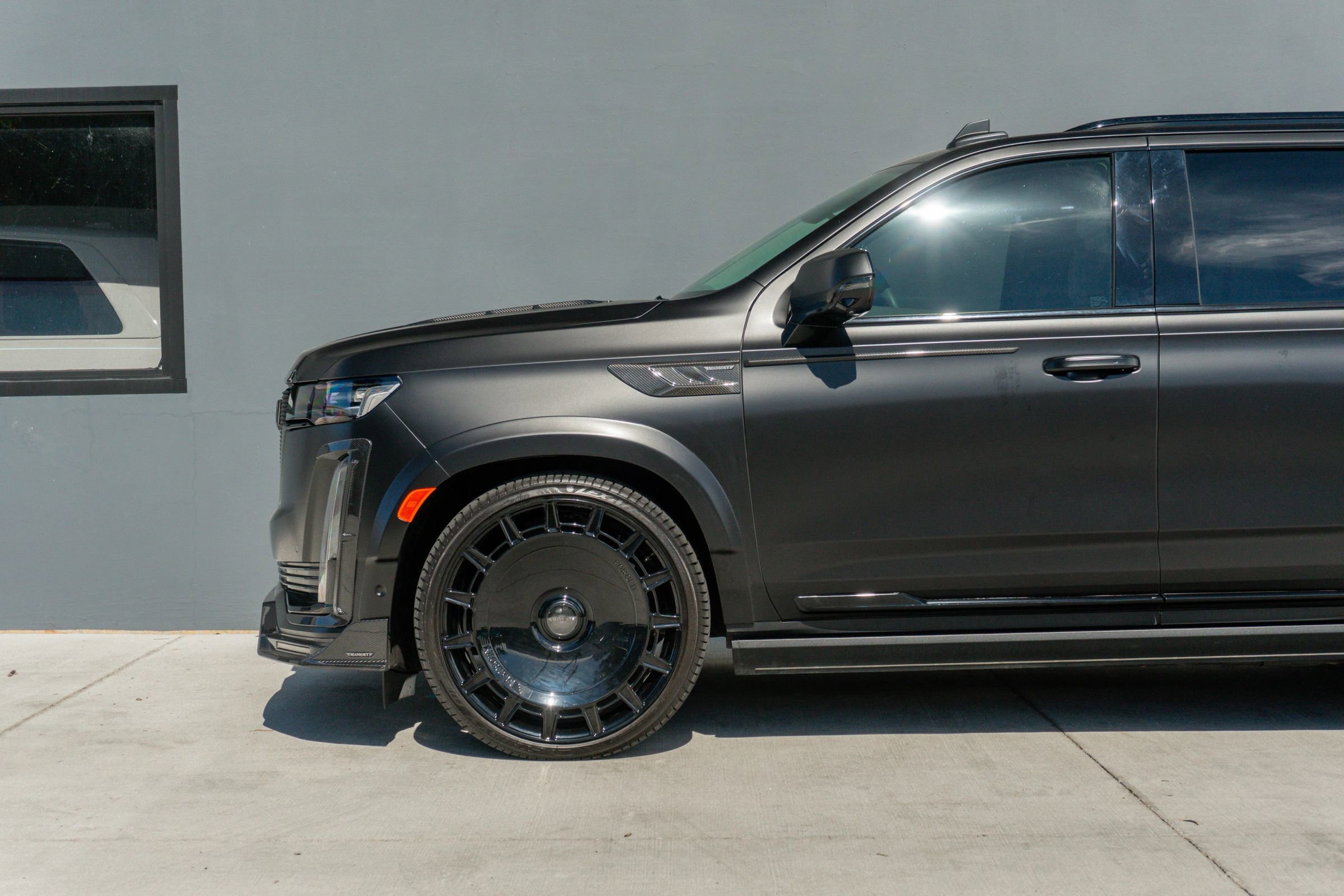 Used 2024 Cadillac Escalade Sport Platinum w/ LPO, ONYX Package image 18