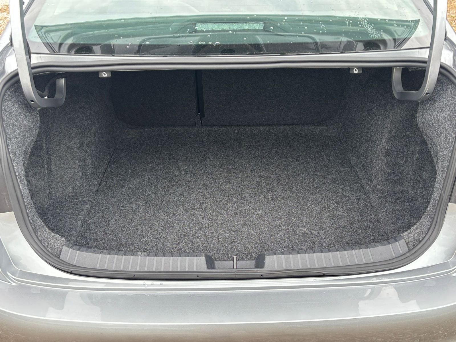 Used 2025 Volkswagen Jetta SE image 32