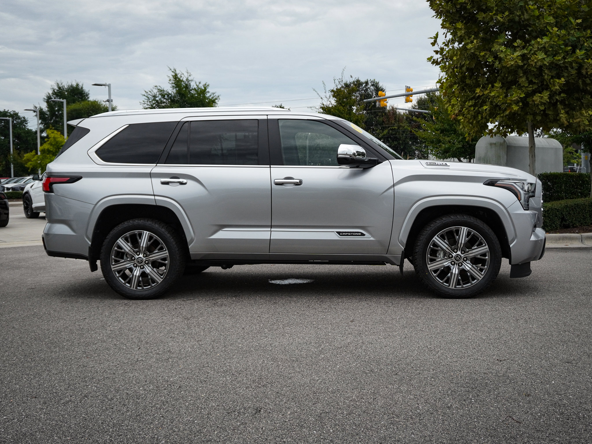 Used 2024 Toyota Sequoia Capstone AWD/4WD image 11
