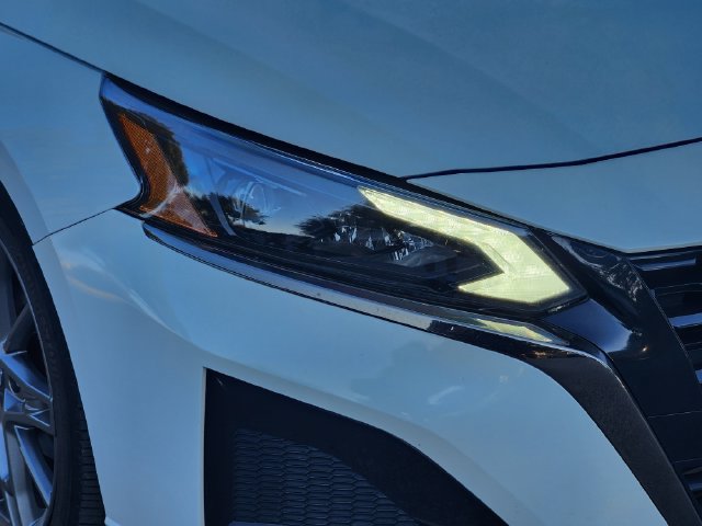 Used 2023 Nissan Altima 2.0 SR FWD image 10