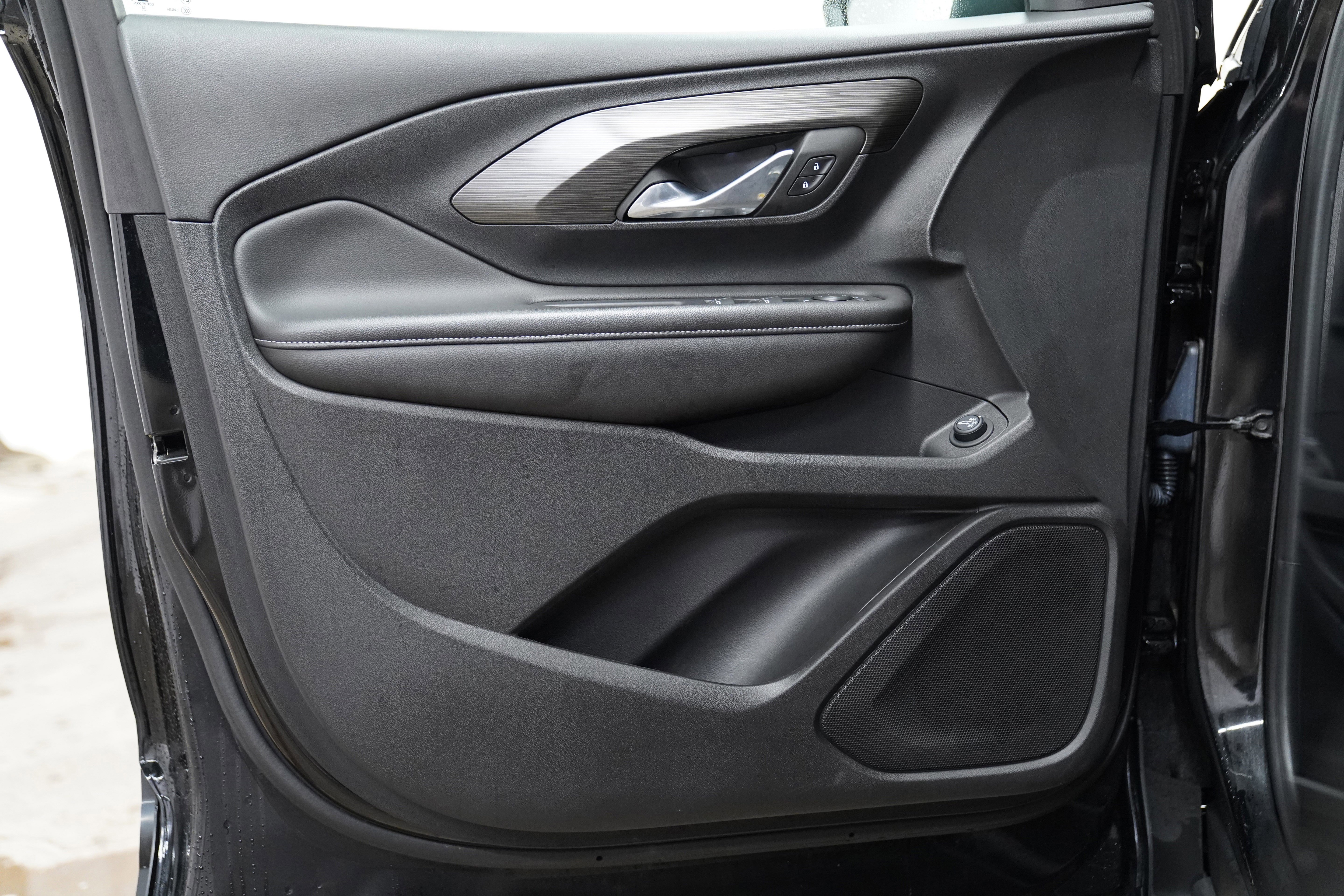 Used 2023 GMC Terrain SLE w/ Driver Convenience Package image 16