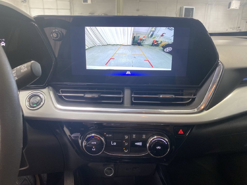Certified 2025 Chevrolet Trax LT FWD image 19