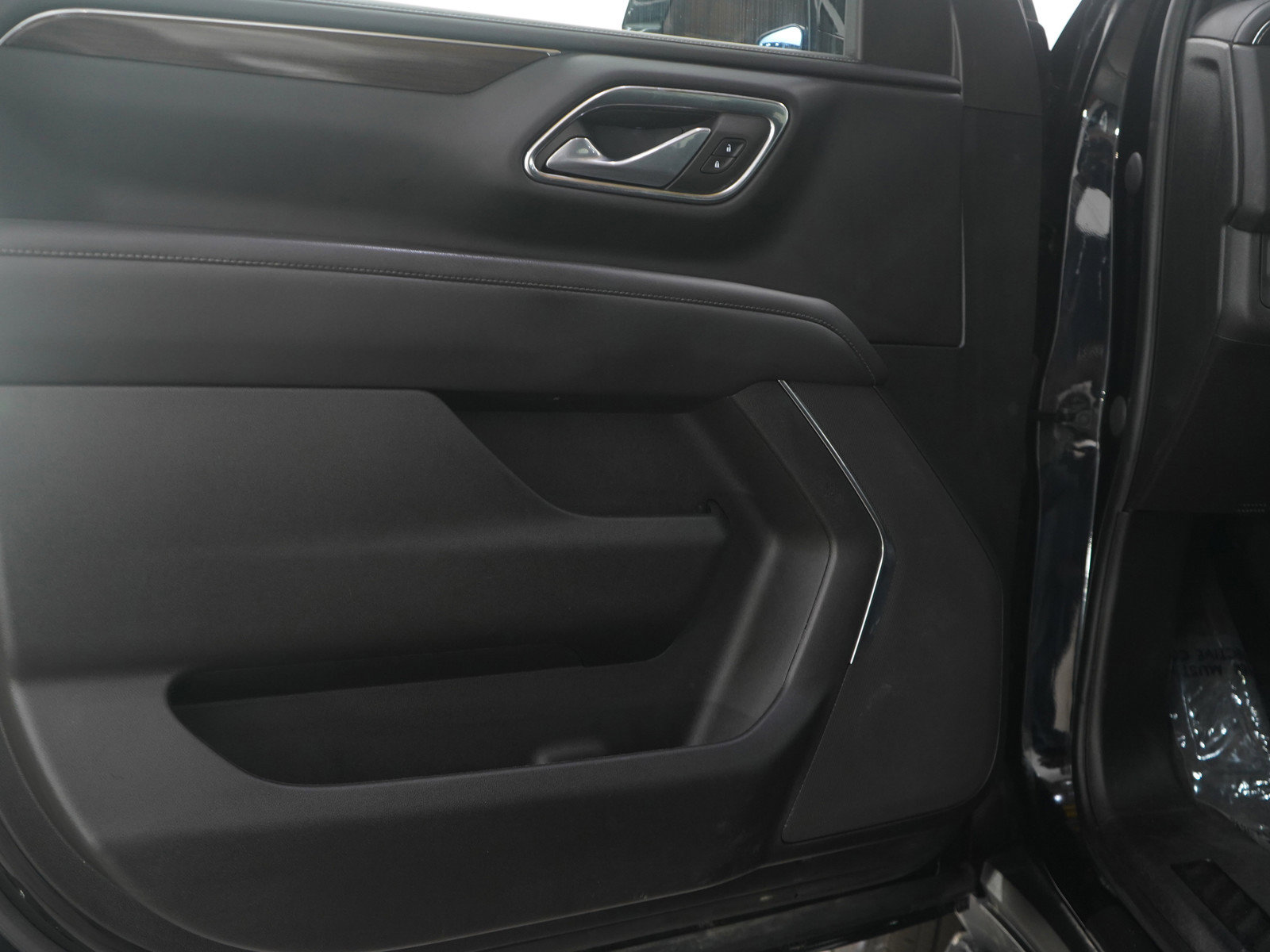 Used 2023 GMC Yukon XL SLE image 20