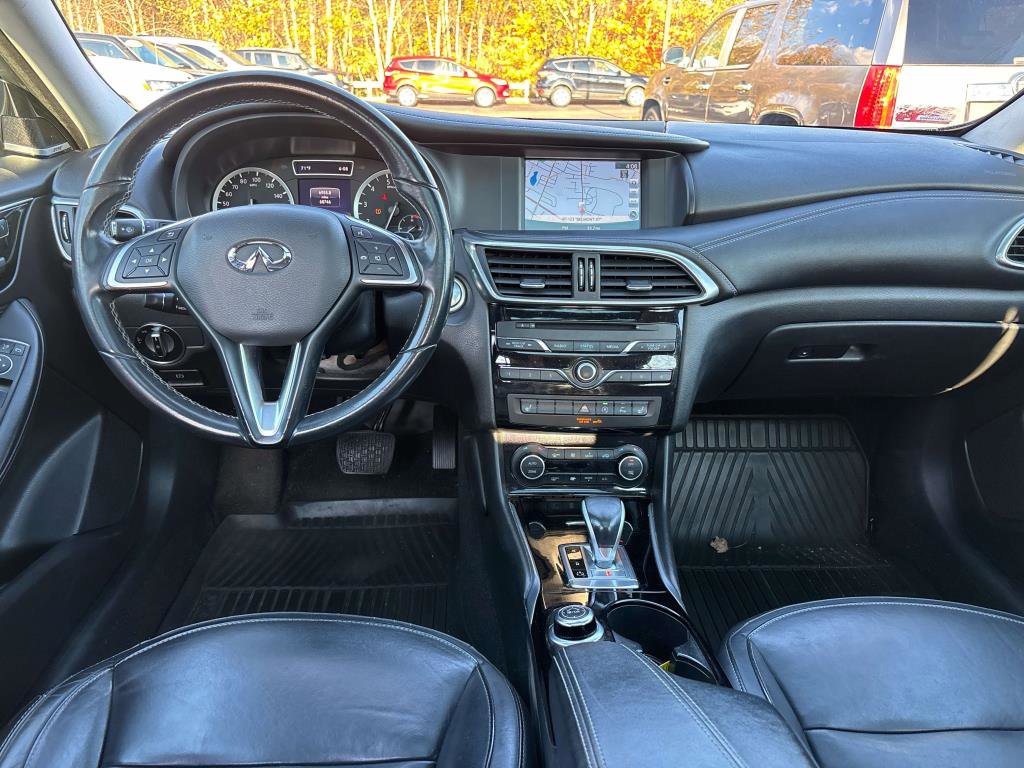 Used 2017 INFINITI QX30 Premium w/ Navigation Package image 9