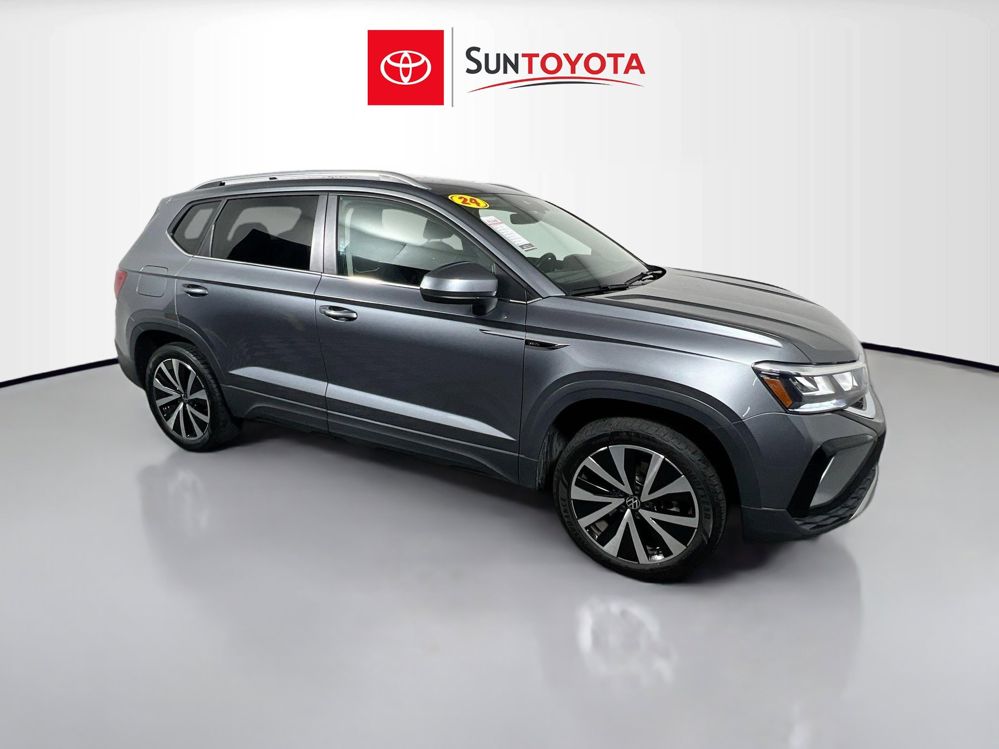 Used 2024 Volkswagen Taos SE image 1