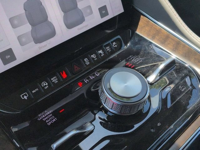 Used 2023 Jeep Grand Wagoneer L Series II w/ Premium Group II AWD/4WD image 21
