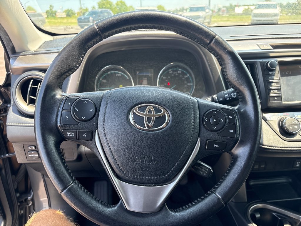 Used 2016 Toyota RAV4 XLE w/ Convenience Package AWD/4WD image 13