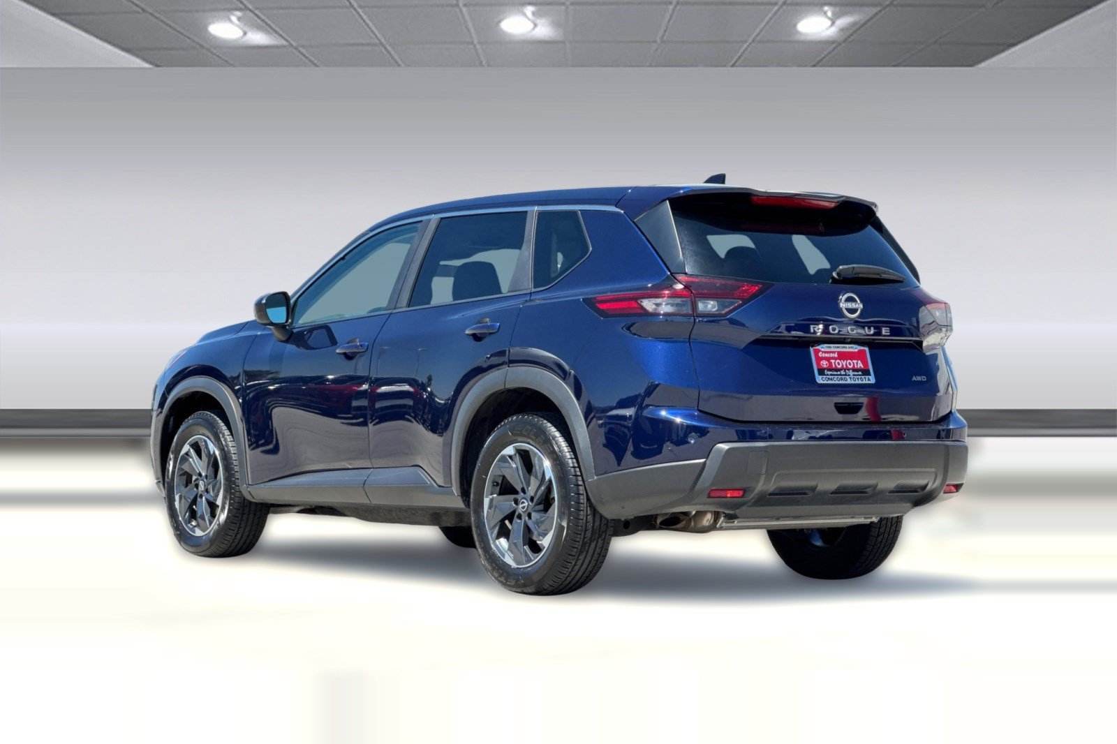 Used 2025 Nissan Rogue SV AWD/4WD image 3