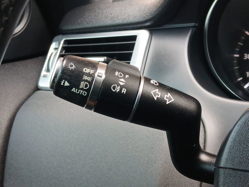 Used 2019 Land Rover Discovery Sport HSE AWD/4WD image 12