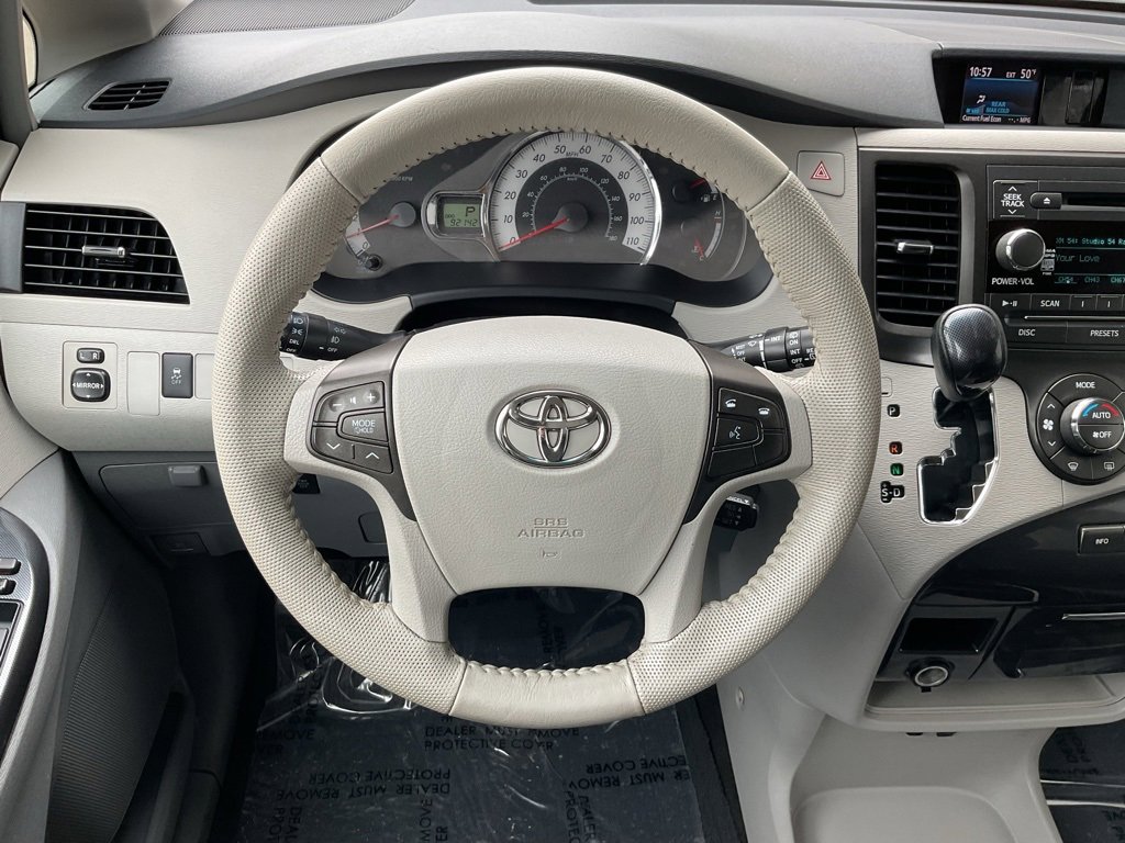 Used 2014 Toyota Sienna SE image 11