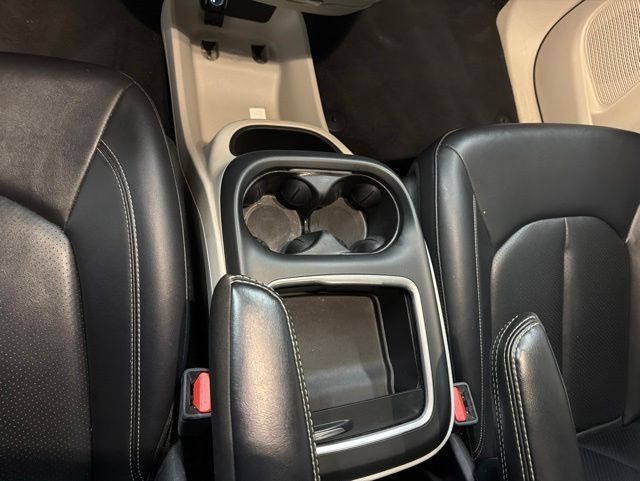 Used 2024 Chrysler Pacifica Limited FWD image 19