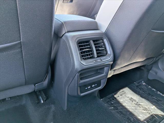 Used 2026 Volkswagen Taos SE FWD image 23