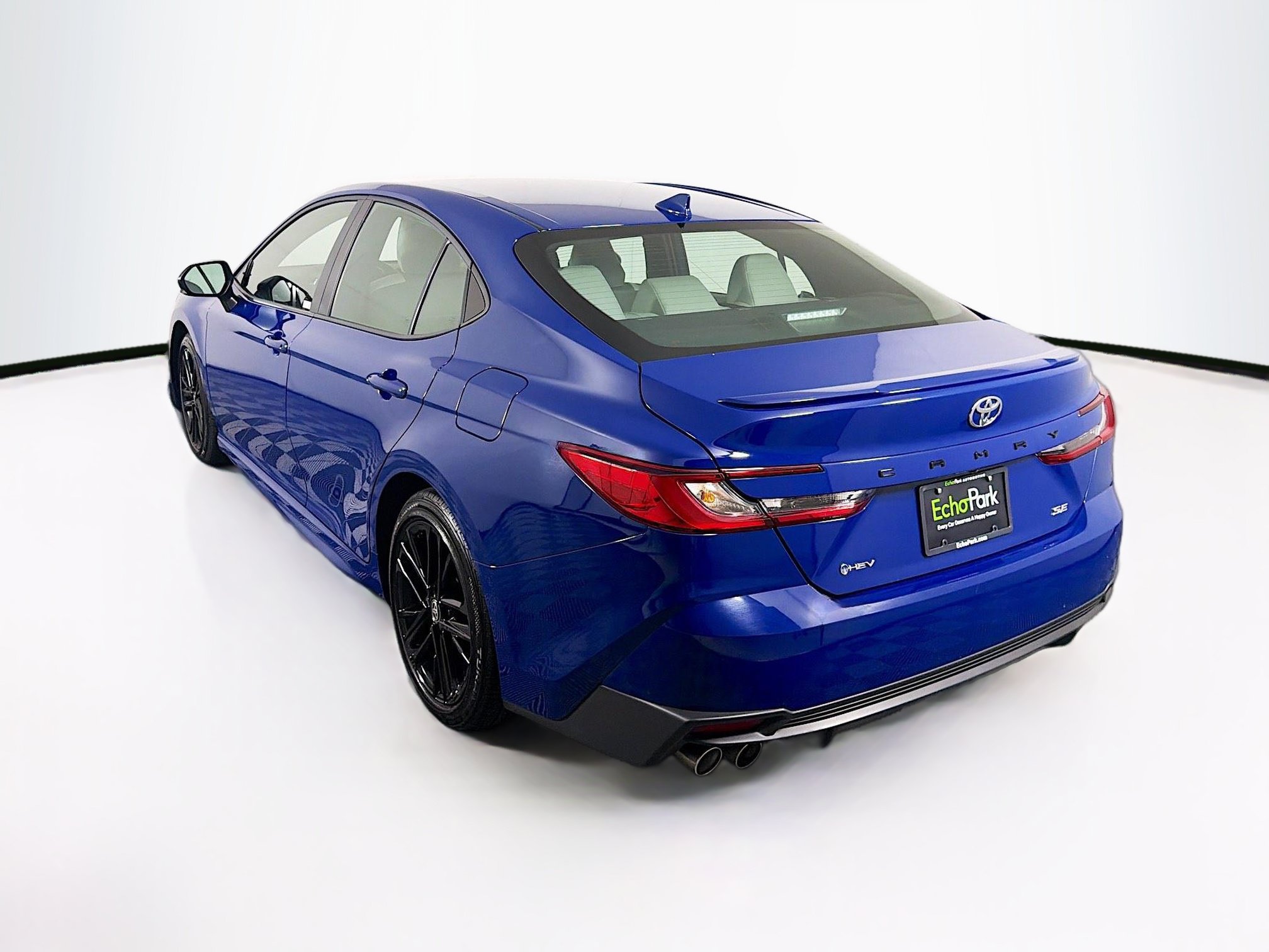 Used 2026 Toyota Camry SE FWD image 5