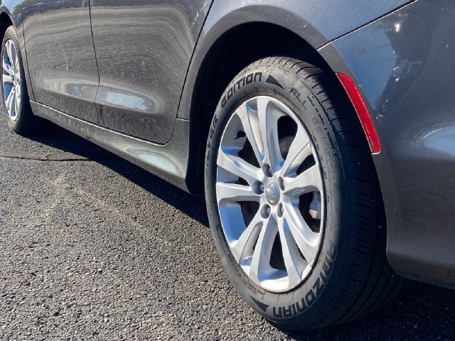 Used 2016 Chrysler 200 Limited w/ Convenience Group FWD image 14