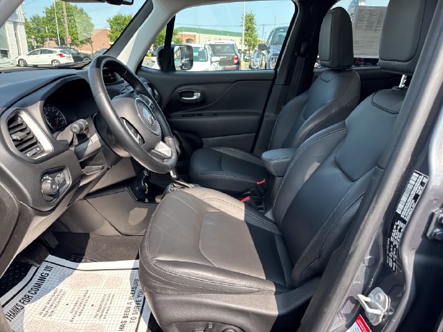 Used 2023 Jeep Renegade Limited w/ Sun/Sound Group AWD/4WD image 9