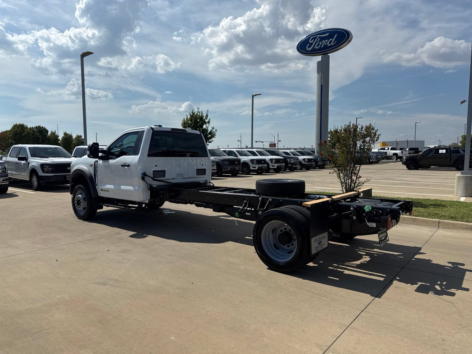 New 2026 Ford F550 2WD Regular Cab Super Duty image 3