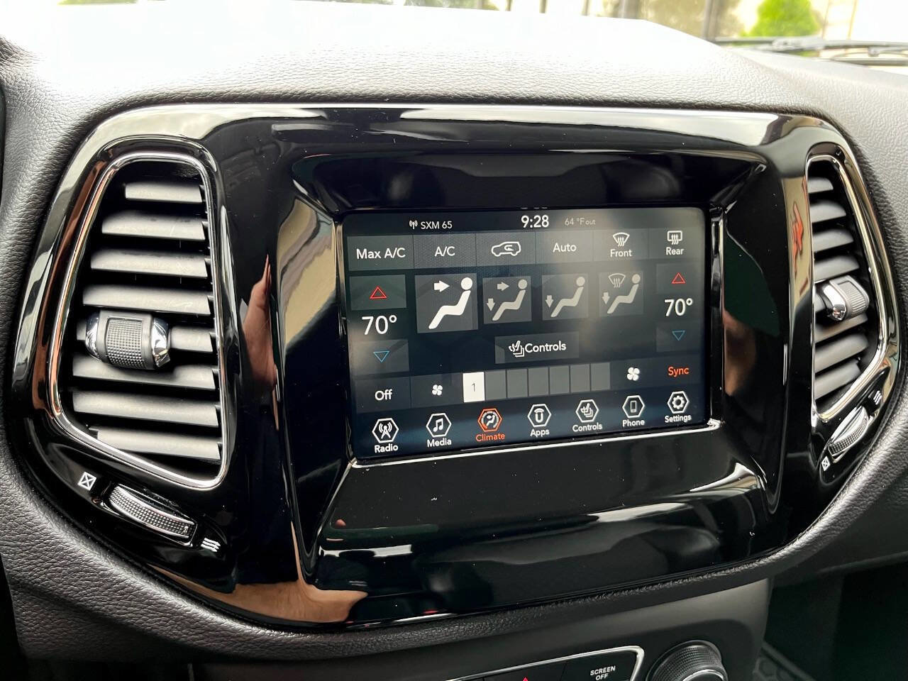 Used 2019 Jeep Compass Latitude image 23