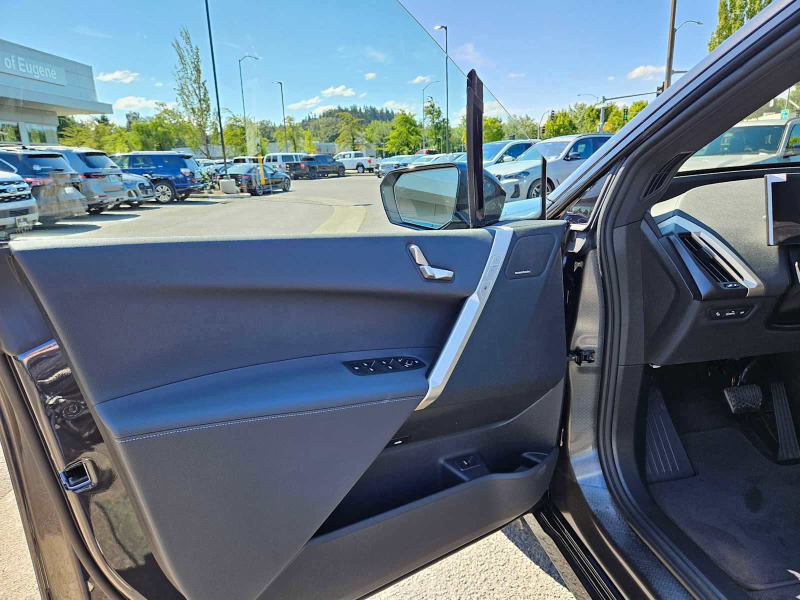 Used 2025 BMW iX xDrive50 image 20