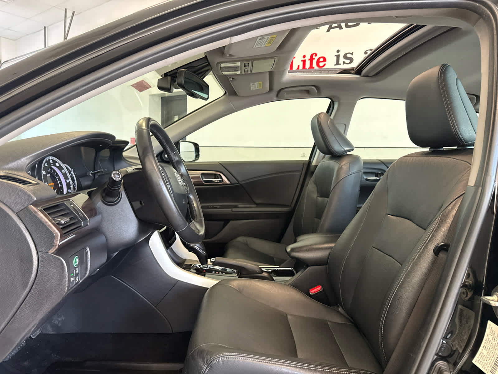 Used 2017 Honda Accord Touring image 7
