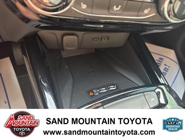Used 2024 Chevrolet Trax RS w/ Sunroof Package FWD image 24