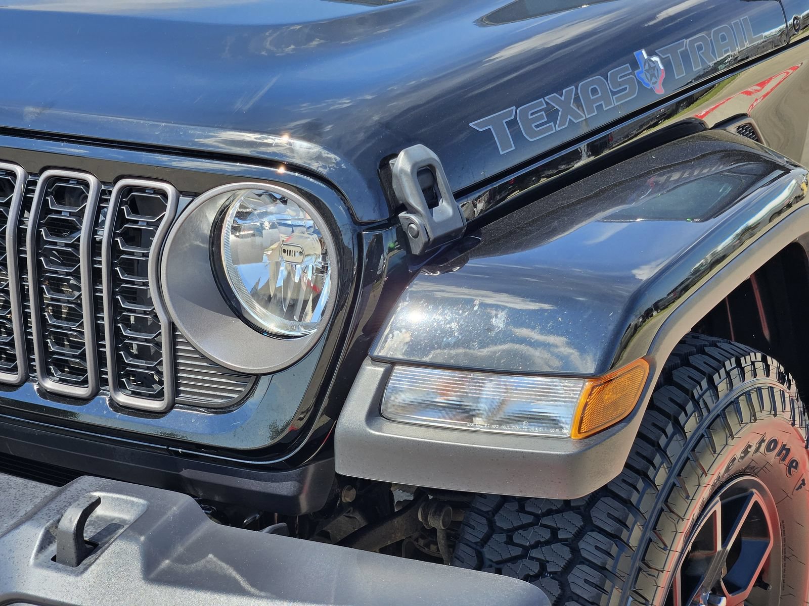 Used 2024 Jeep Gladiator Sport AWD/4WD image 10