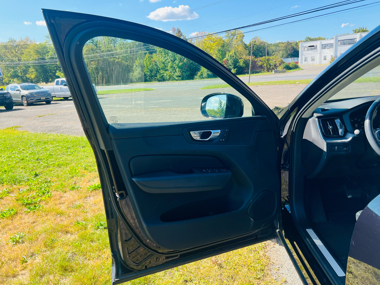 Used 2020 Volvo XC60 T5 Momentum image 18