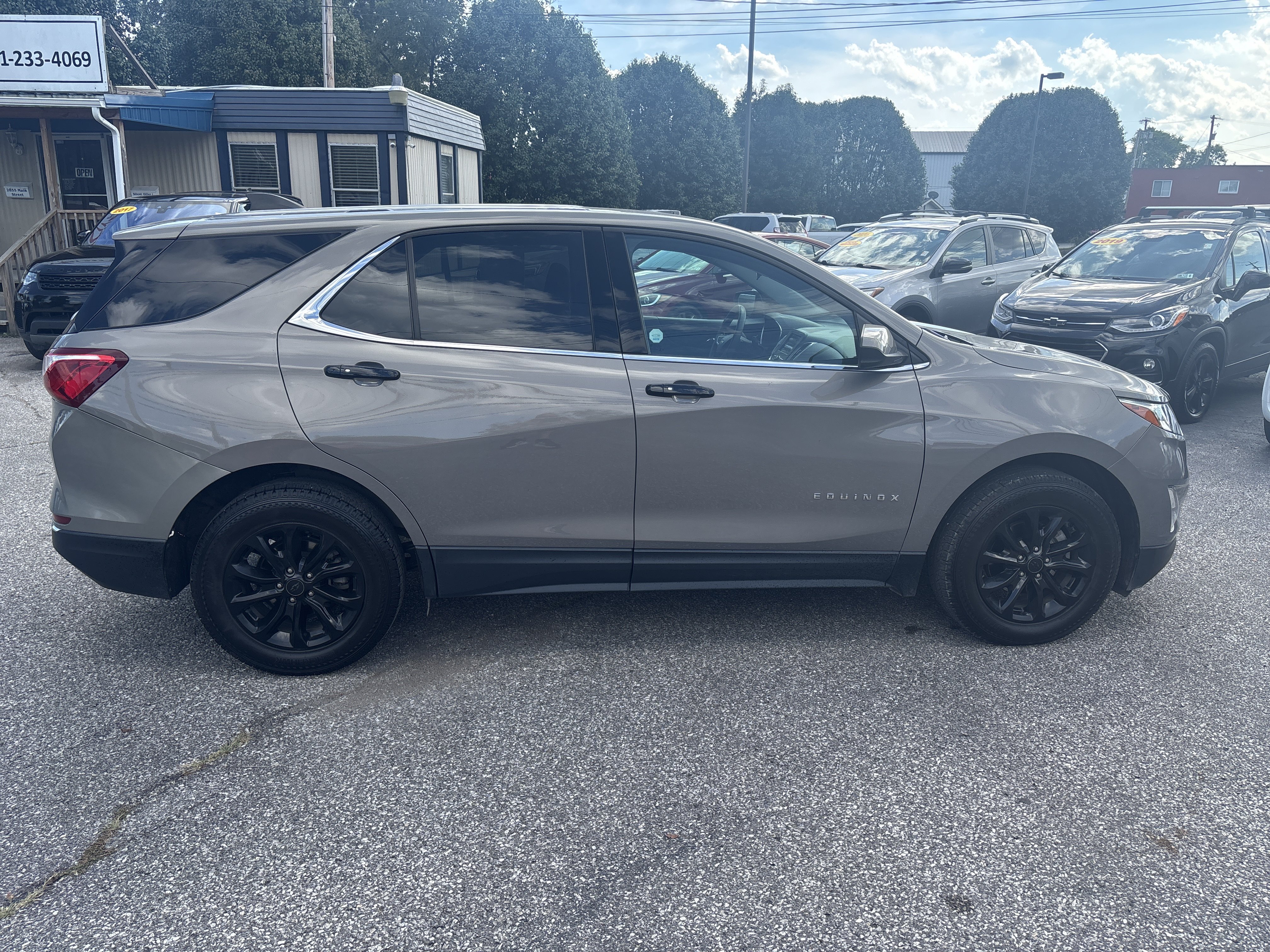 Used 2019 Chevrolet Equinox LT FWD image 3