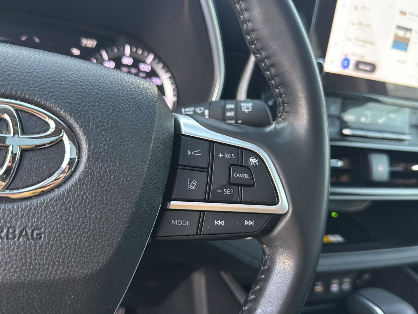 Used 2024 Toyota Highlander XLE image 19