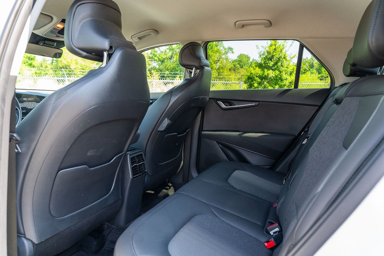 Used 2023 Kia Niro EX FWD image 17