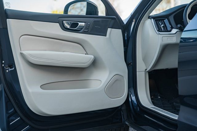 New 2026 Volvo XC60 T8 Ultra w/ Protection Package Premier image 37