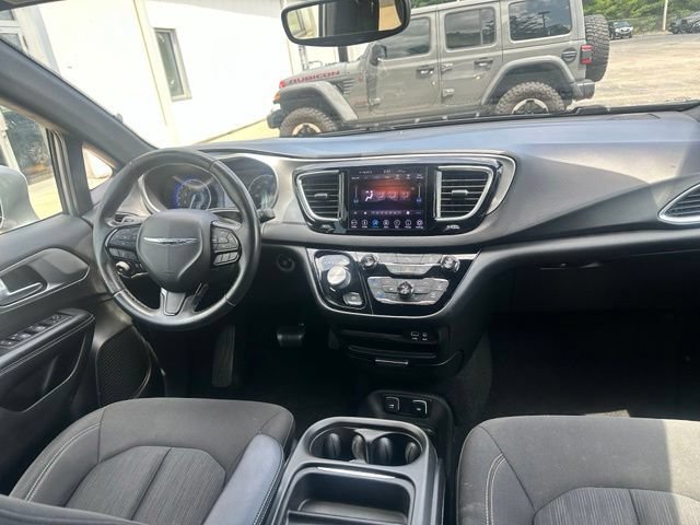 Used 2018 Chrysler Pacifica Touring Plus w/ S Appearance Package FWD image 18