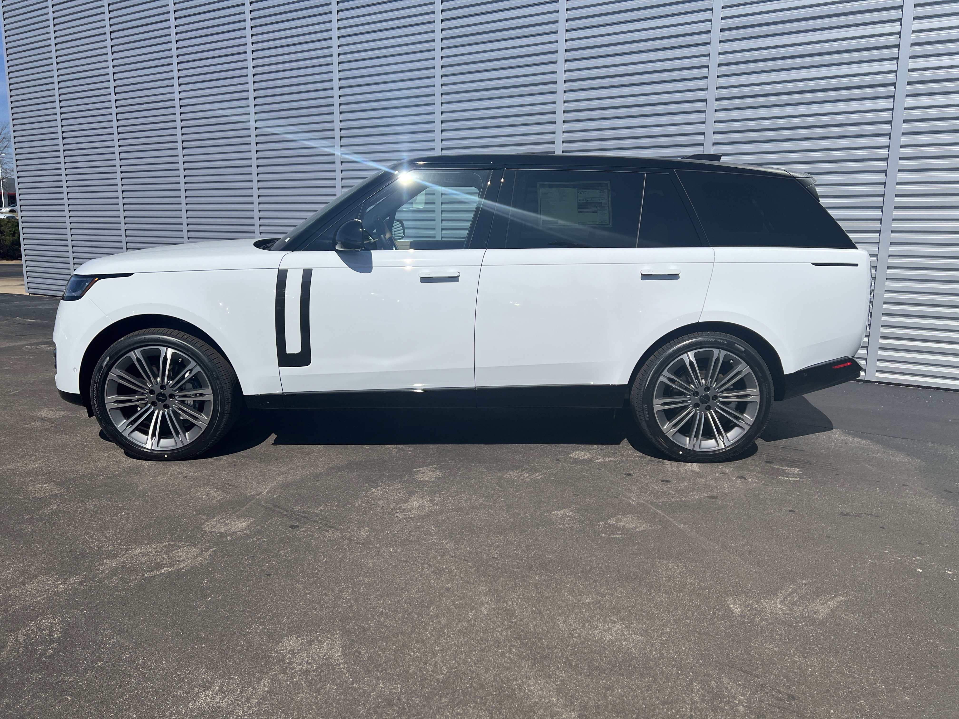 New 2026 Land Rover Range Rover Long Wheelbase SE image 2